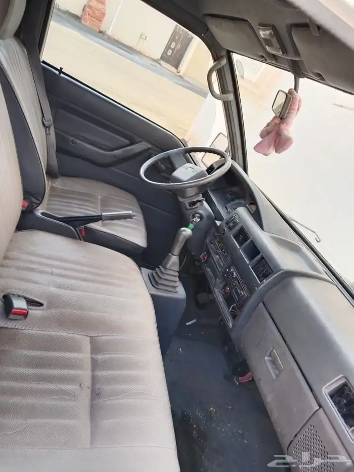 باص ميستوبيشي مخزن وبحالة الوكالة والممشى قليل 4