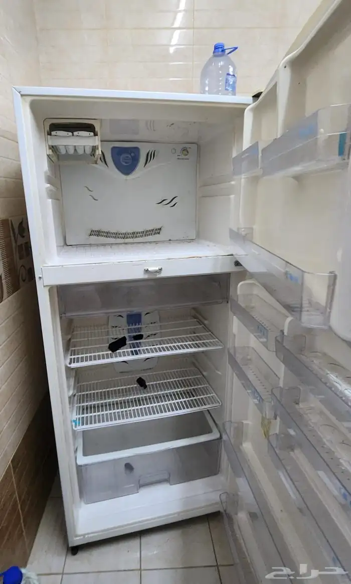 ثلاجة كبيرا نظيفة علي الشرط 1