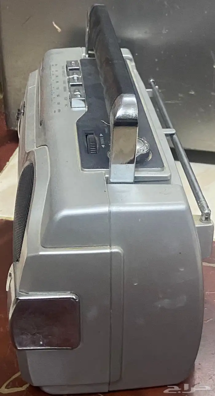 راديو قديم تراث  شغال  ناقصه سلك فقط   للمهتمين لتراث 2