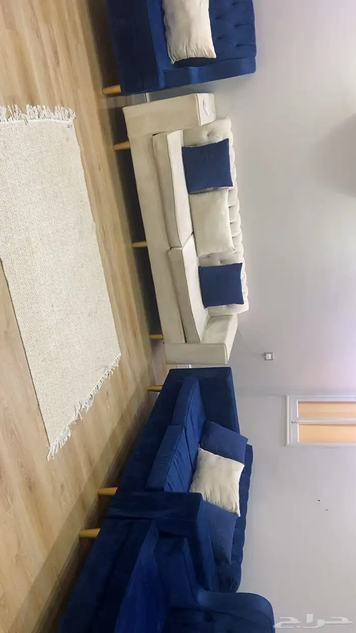 للبيع كنب وطاولة تلفزيون 3