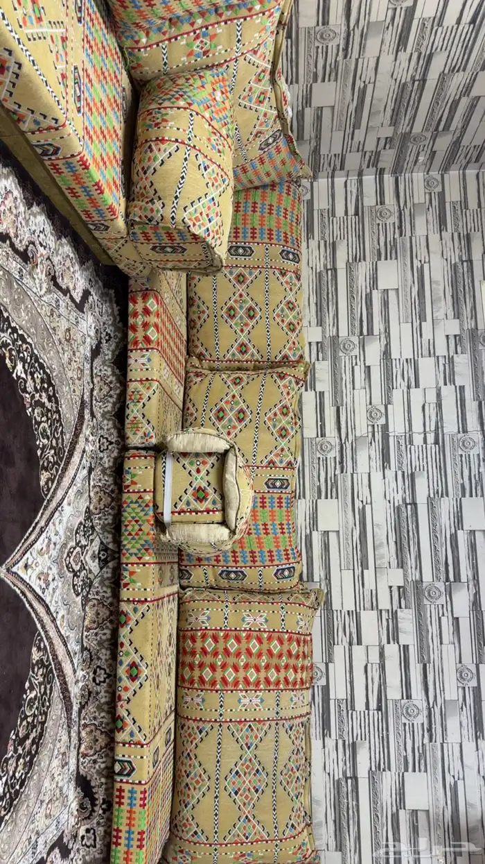 للبيع جلسة عربية فخمة مع زولية السعر 400 قابل للتفاوض 3