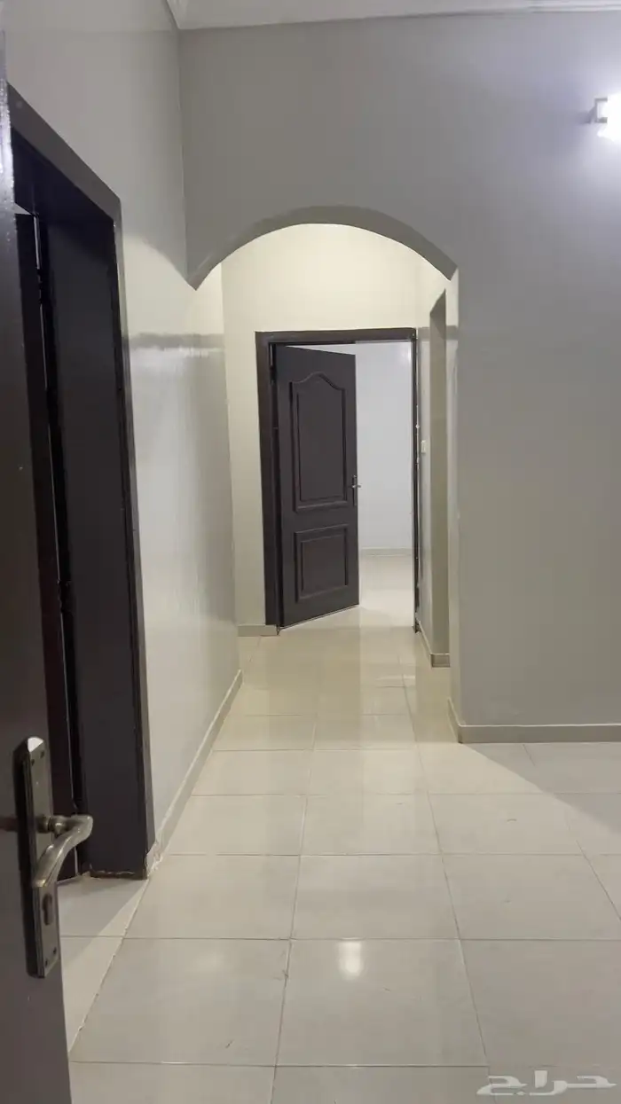 شقة للايجار مكونه من 4 غرف ومجلس وصالة وحمامين 1