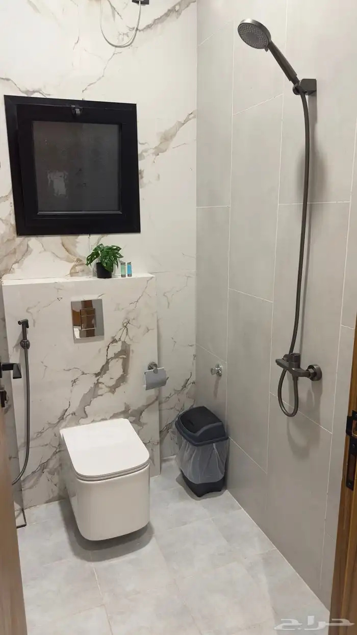 أستديو فندقي فاخر بجلسة جانبية للإيجار اليومي والأسبوعي 15