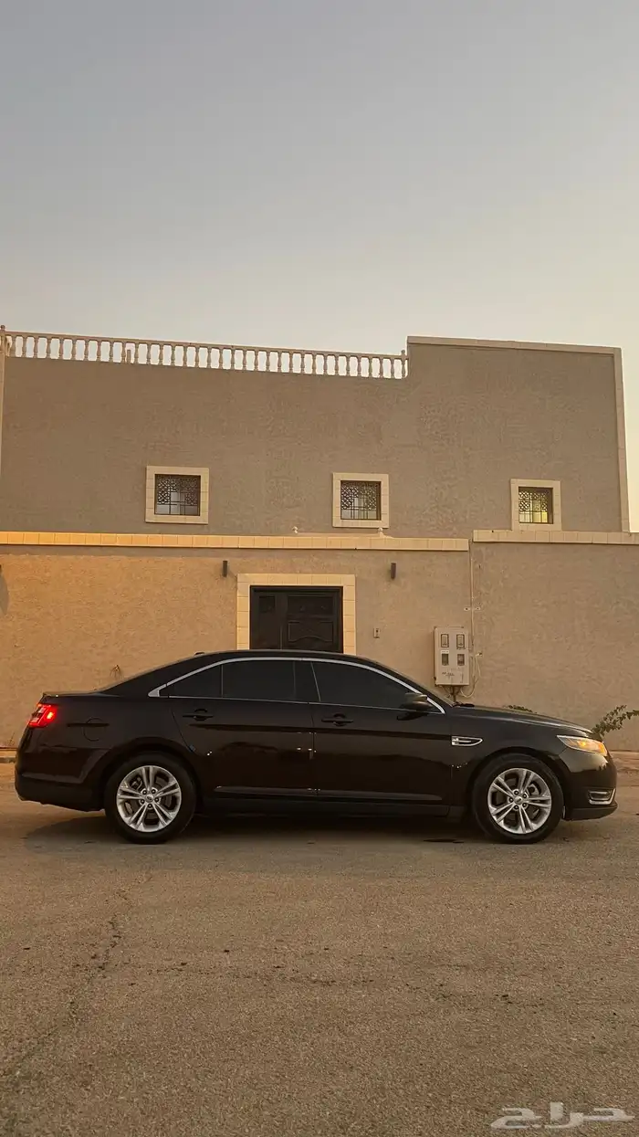 فورد تورس للبيع نظيف 4