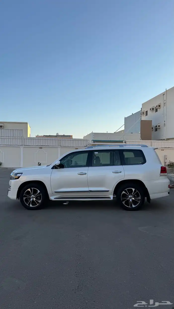 لاند كروزر Gxr فئة تورينق 3