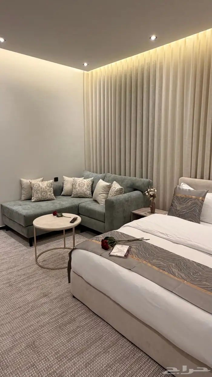 أستديو فندقي فاخر بجلسة جانبية للإيجار اليومي والأسبوعي 3