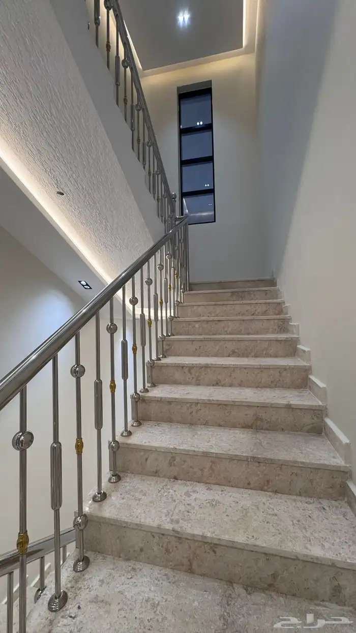 للبيع روف علوى مع ملحق مداخل مستقله طريق ابها الخميس 5