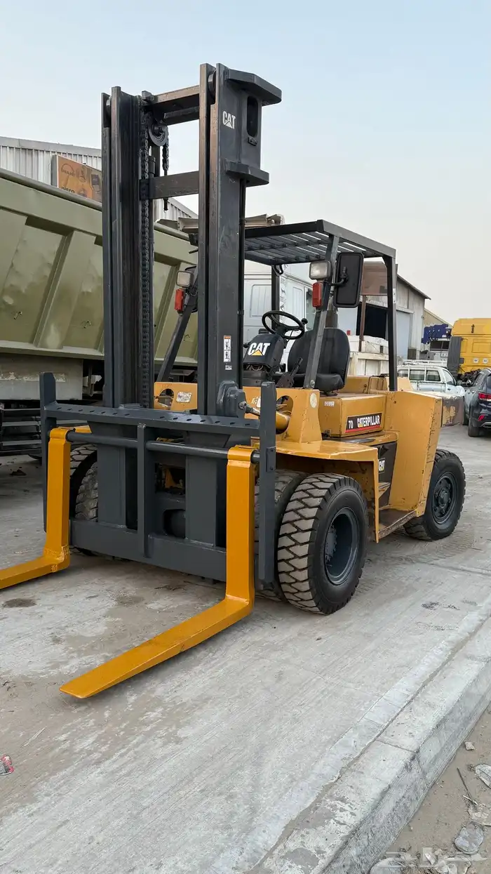 للبيع رافعة شوكية فوركلفت 7 طن كاتر بلر ديزل بحالة الوكالة 1