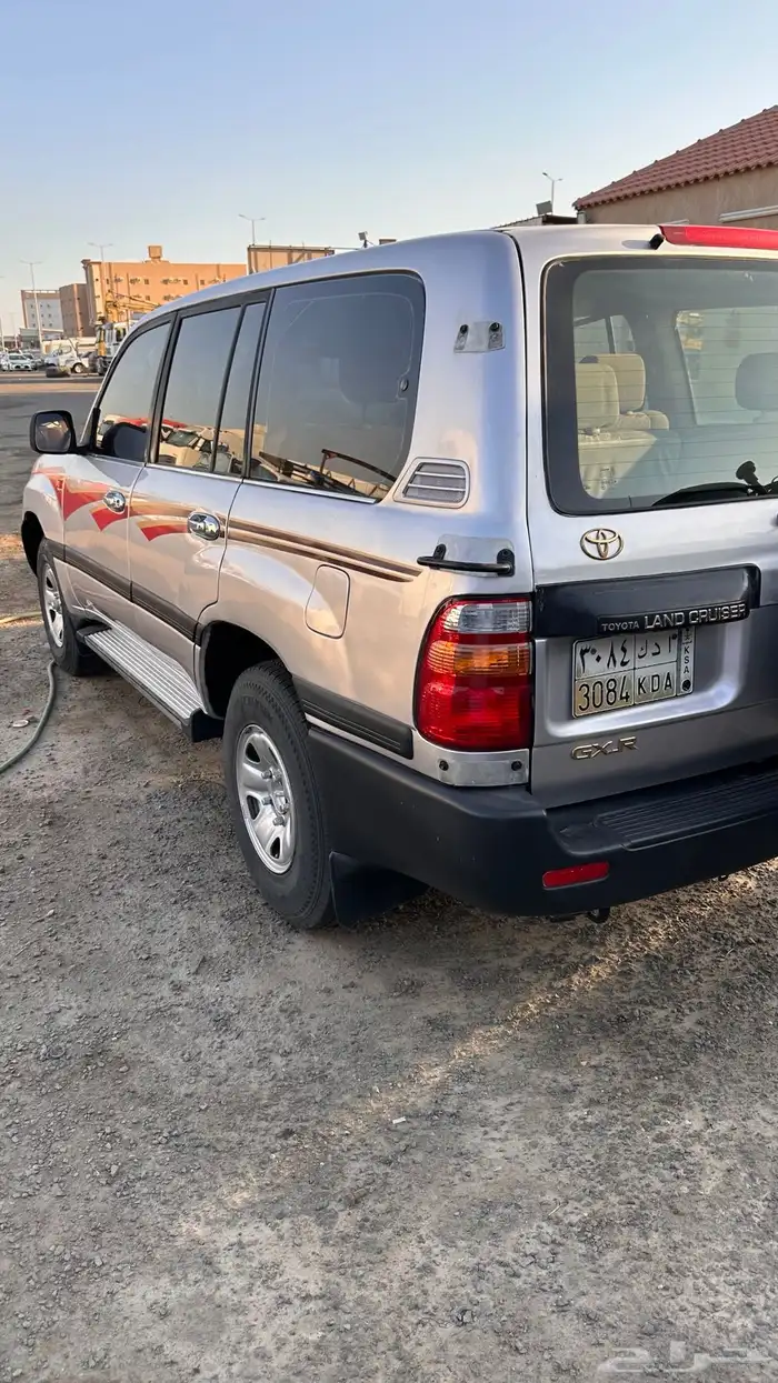 لاندكروزر 99 مكيفين وثلاجه 2