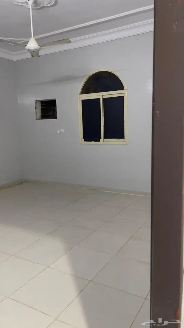 شقة للايجار مكونه من 4 غرف ومجلس وصالة وحمامين 5