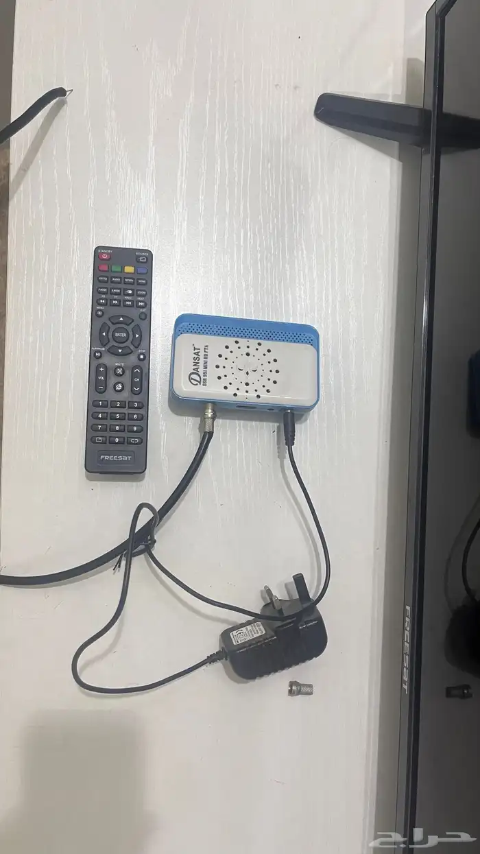 شاشه مواصفاتها ب النص ب 100 ريال الحق ماتلحق نضيف مره والله 0