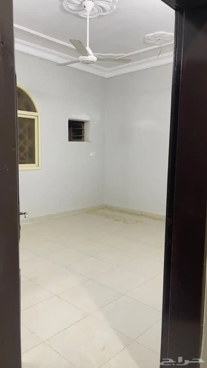 شقة للايجار مكونه من 4 غرف ومجلس وصالة وحمامين 6