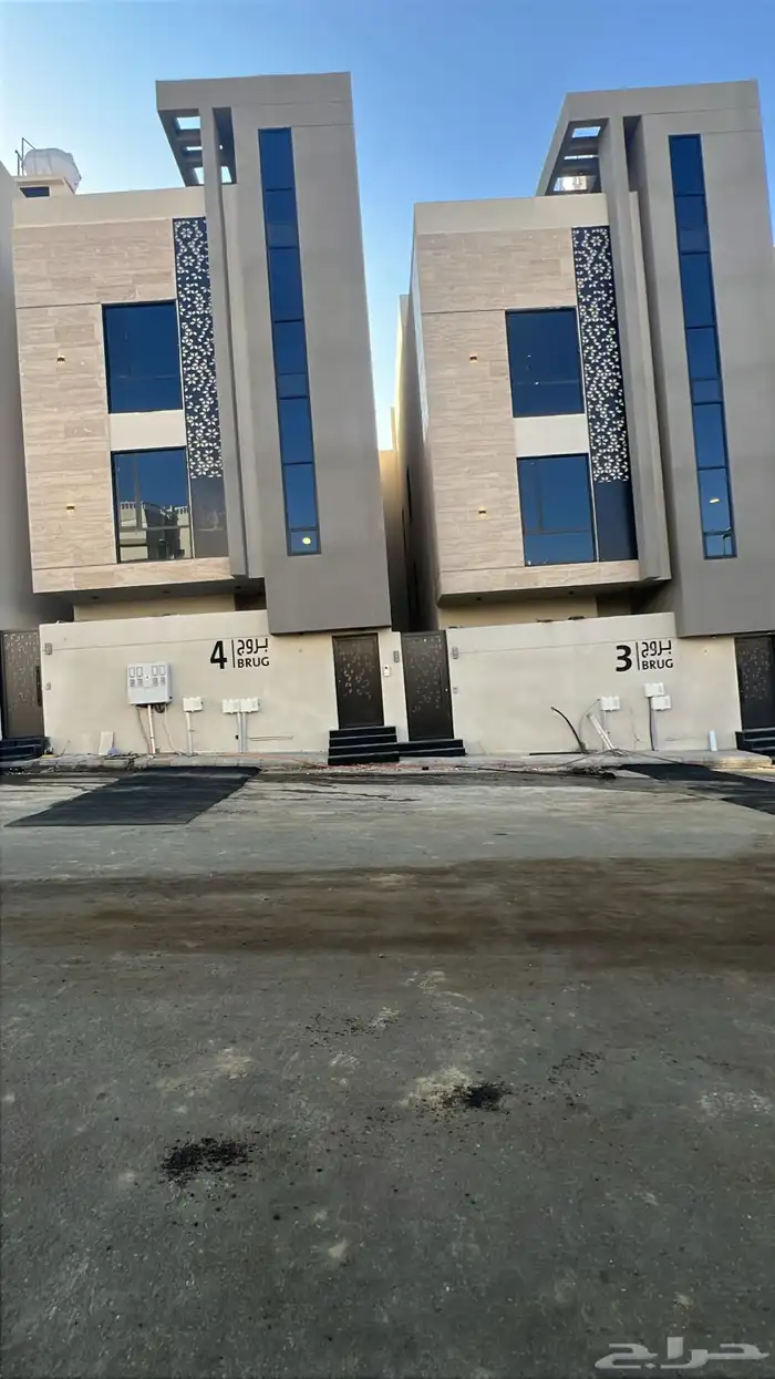 للبيع ادوار علوية مع ملحق و سطح خاص مخطط الحسام 2