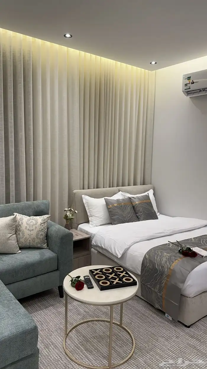 أستديو فندقي فاخر بجلسة جانبية للإيجار اليومي والأسبوعي 7