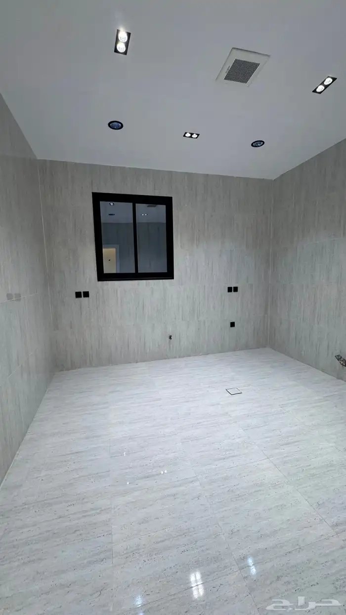 للبيع روف علوى مع ملحق مداخل مستقله طريق ابها الخميس 12