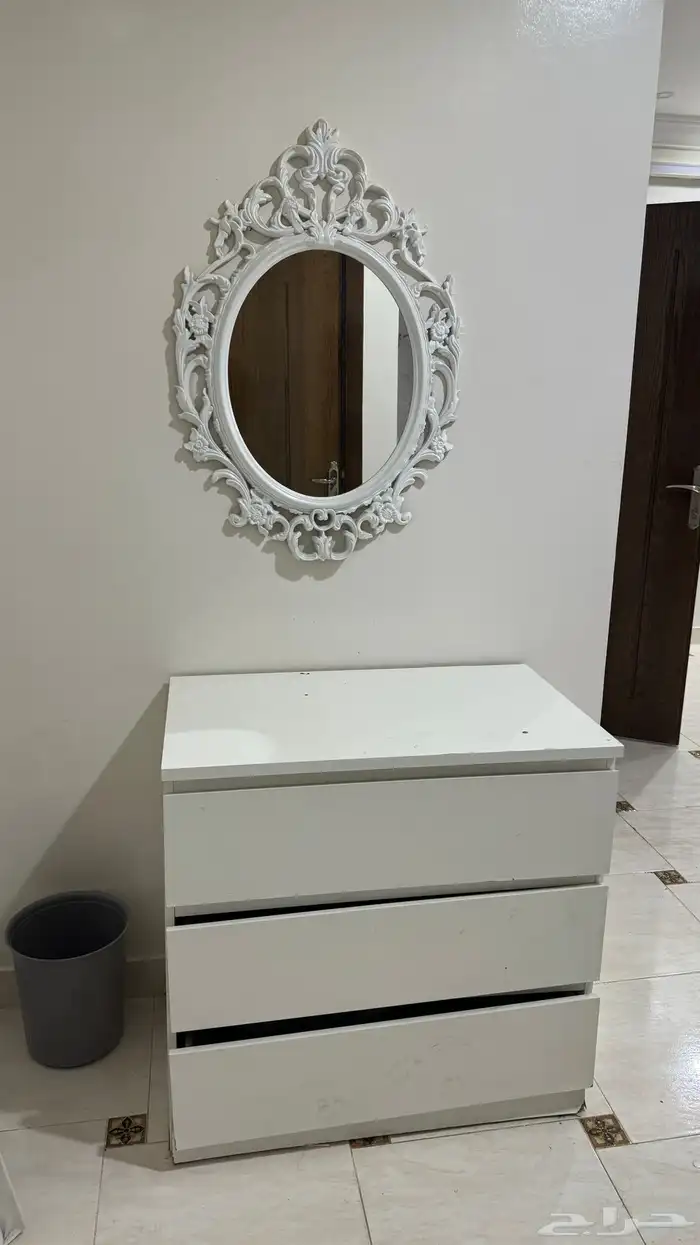 سرير وكومدنتين وتسريحه 3