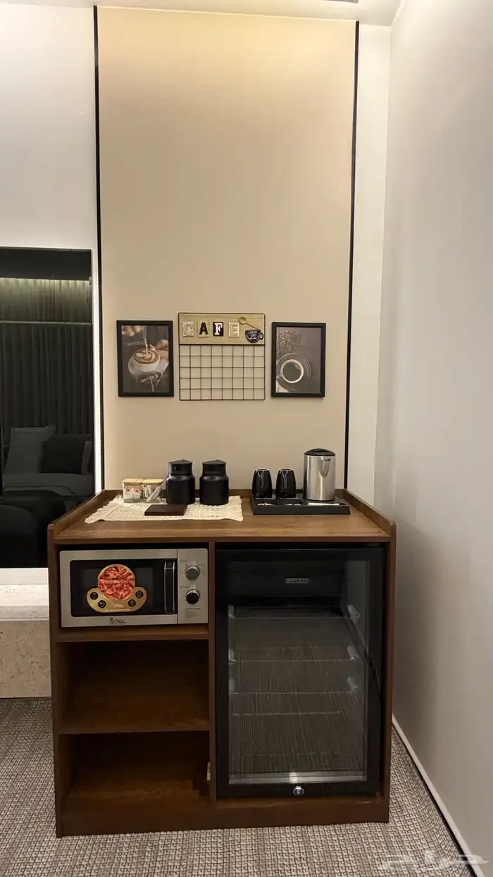 أستديو فندقي فاخر بجلسة جانبية للإيجار اليومي والأسبوعي 14