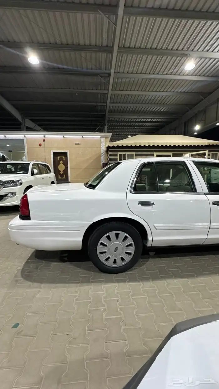 فورد فكتوريا بوليسي 2011 مخزن 14