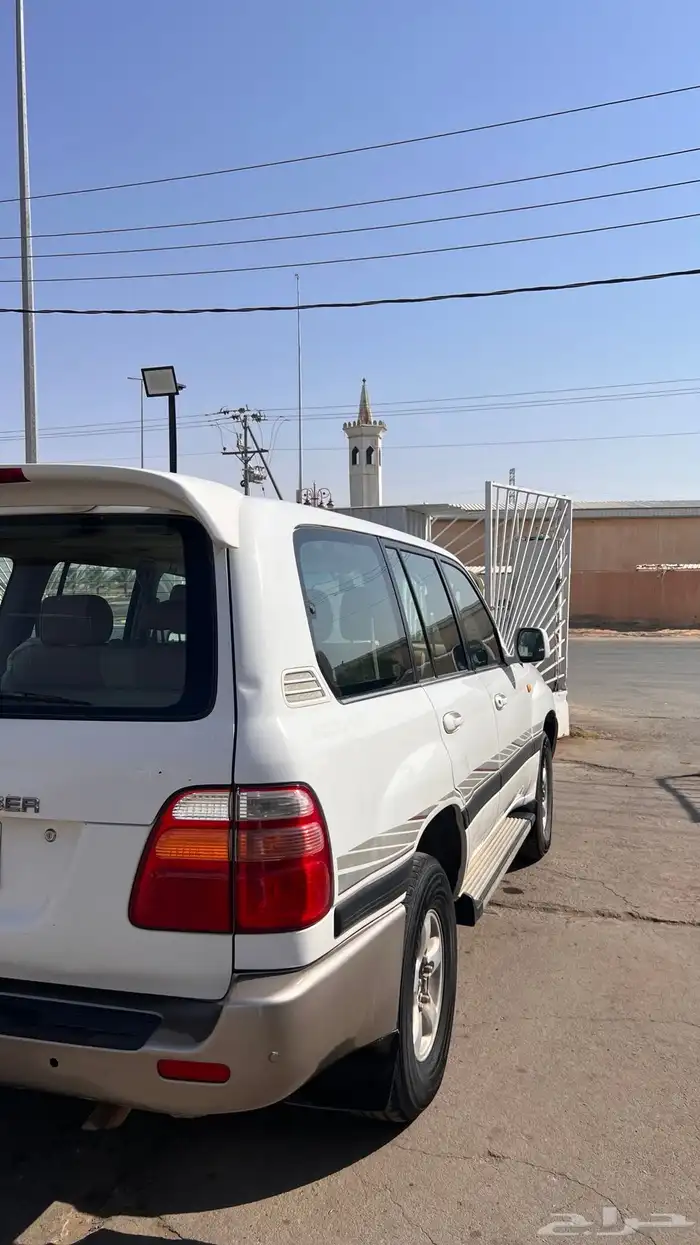 جيب لاند كروزر موديل 2000 2