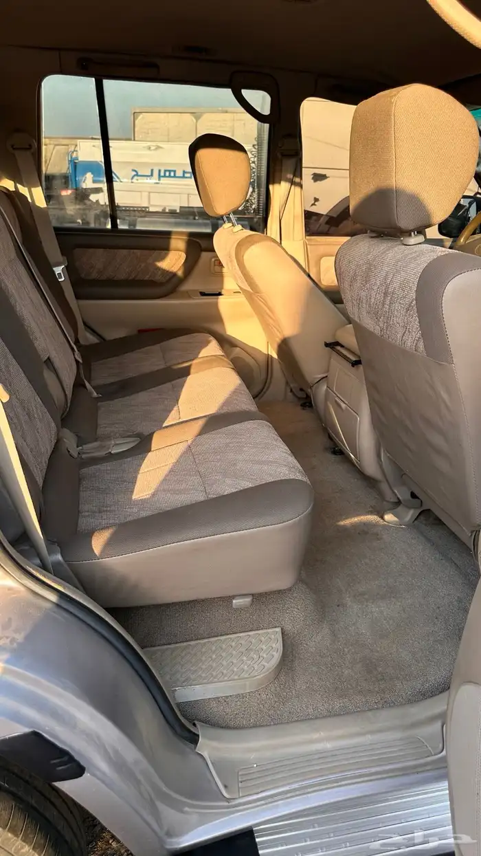 لاندكروزر 99 مكيفين وثلاجه 12