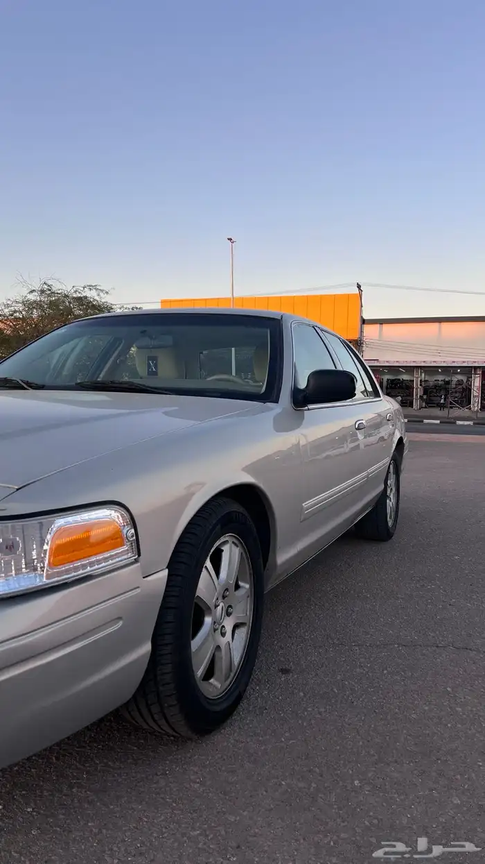 للبيع او البدل المناسب فورد فكتوريا سعودي 2011 2