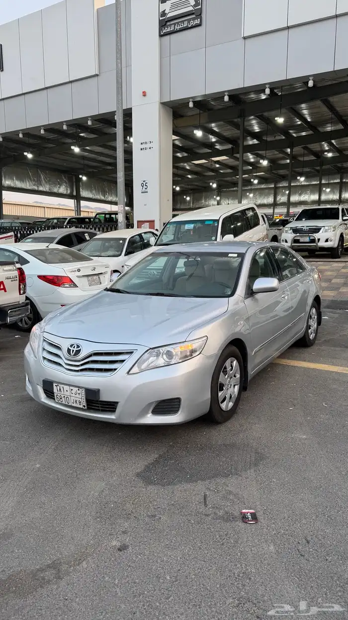 للبيع كامري 2011 استاندر قير تماتيك عداد 330 الف فقط 0