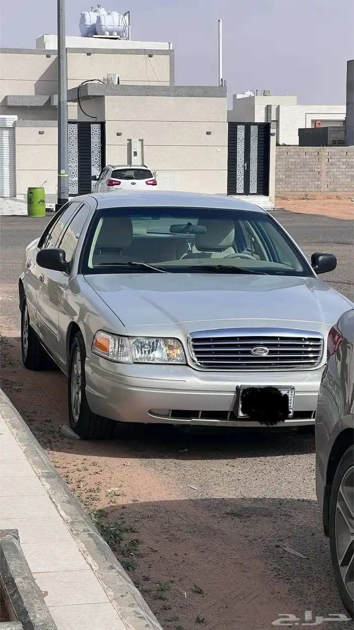 للبيع او البدل المناسب فورد فكتوريا سعودي 2011 1