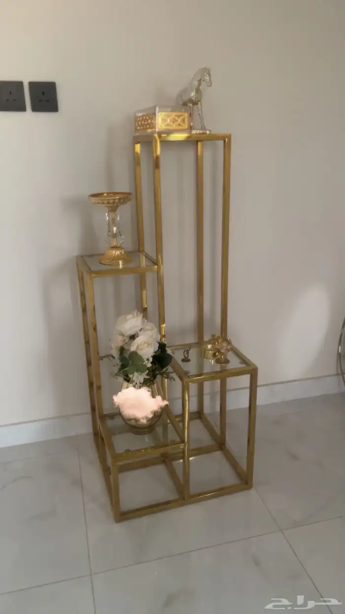 مدخل للبيع مع مراية لون ذهبي 1