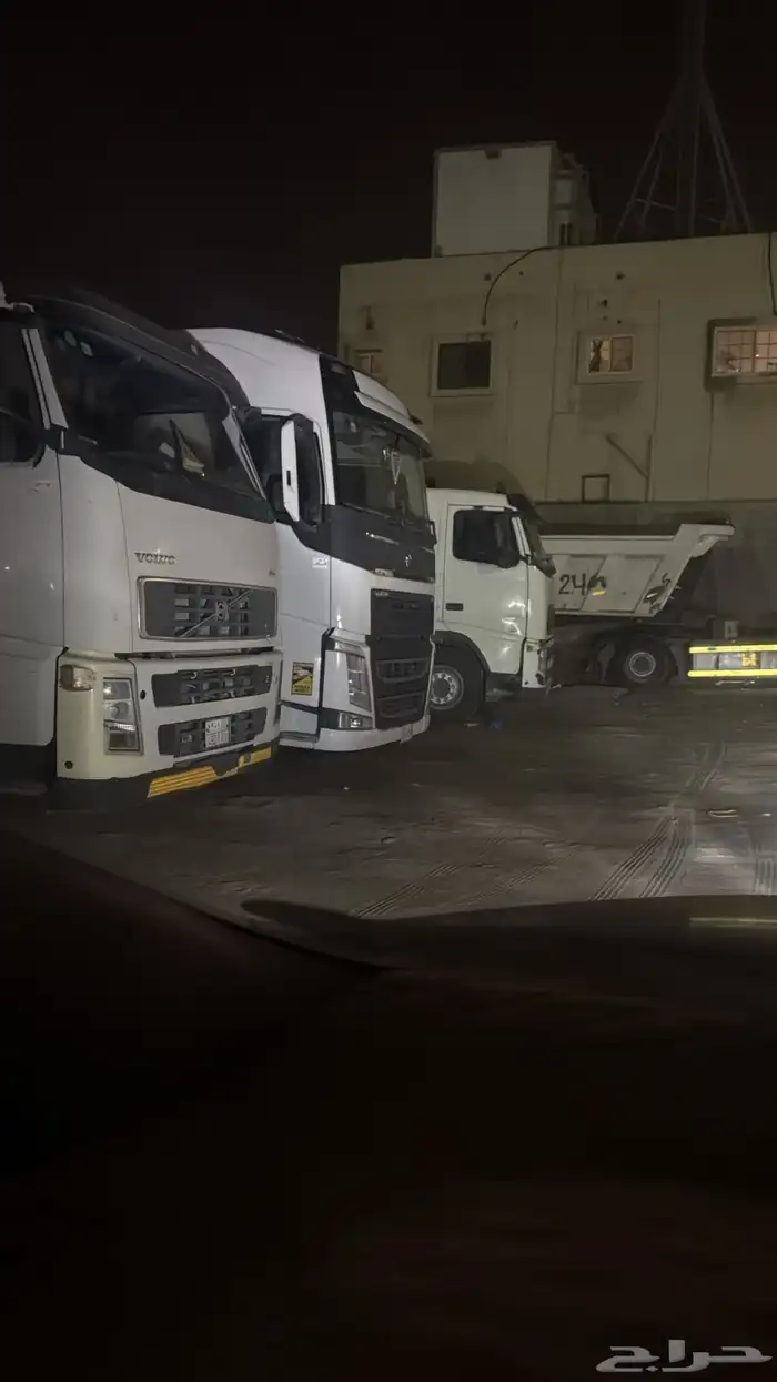 اربع تريلات قلاب للايجار الشهري 0