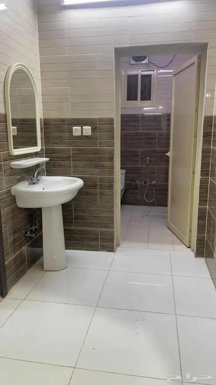 شقة للايجار مكونه من 4 غرف ومجلس وصالة وحمامين 8