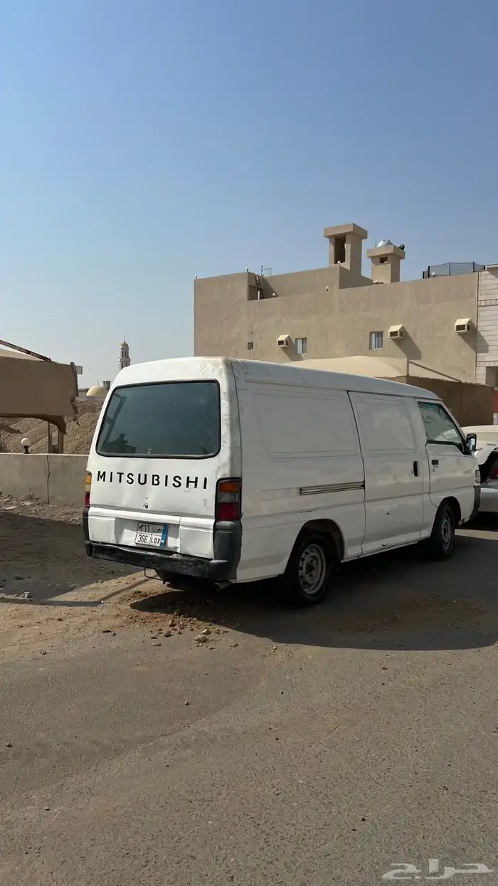 للبيع باص ميتسوبيشي بضاعة 1