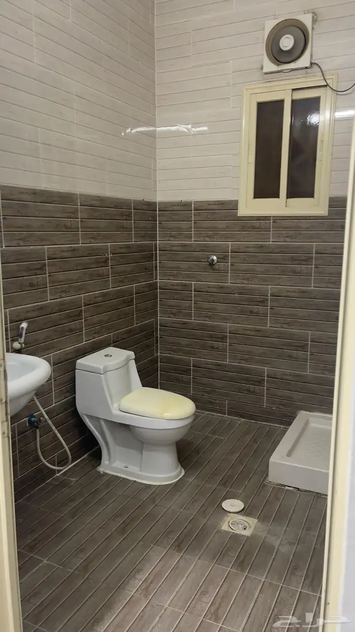 شقة للايجار مكونه من 4 غرف ومجلس وصالة وحمامين 7