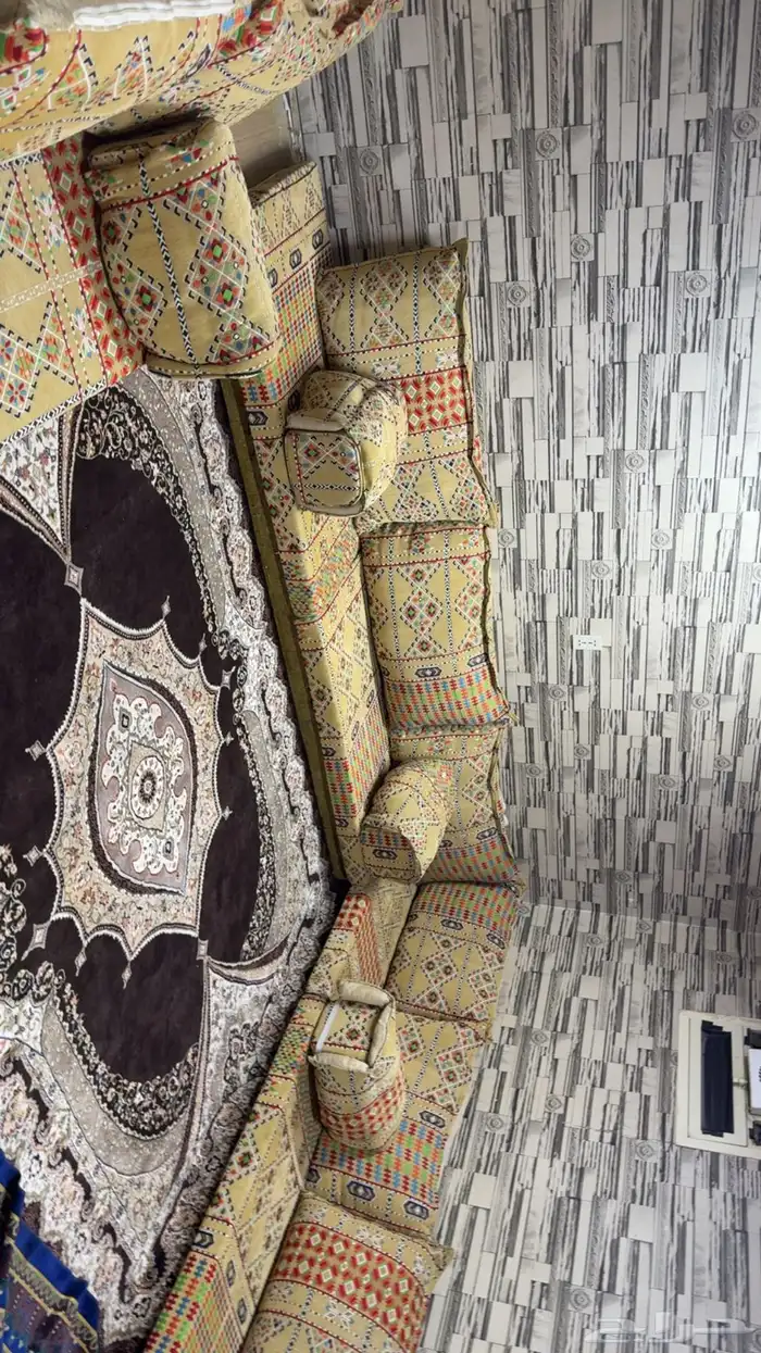 للبيع جلسة عربية فخمة مع زولية السعر 400 قابل للتفاوض 2