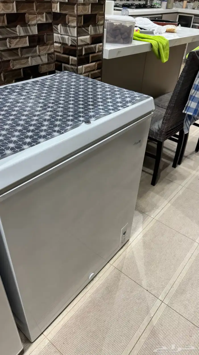 للبيع فريزر اثنين 4