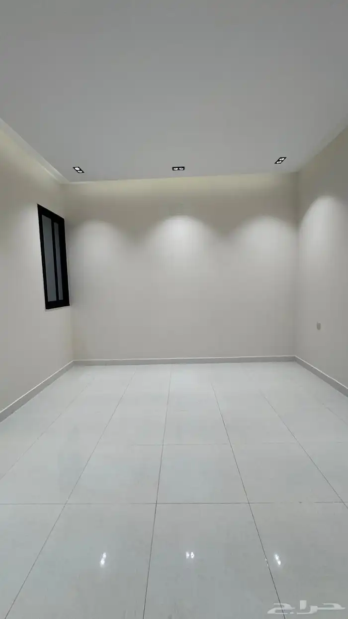 للبيع ادوار ارضيه بحوش وعلوى بسطح خلف المعارض موقع متمييز 15