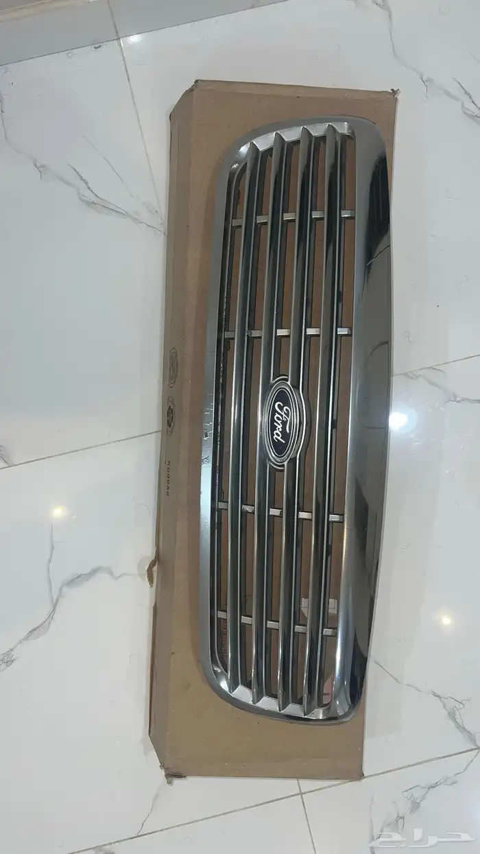 شبك فورد فكتوريا 2011 اصلي مستعمل (الدمام) 2