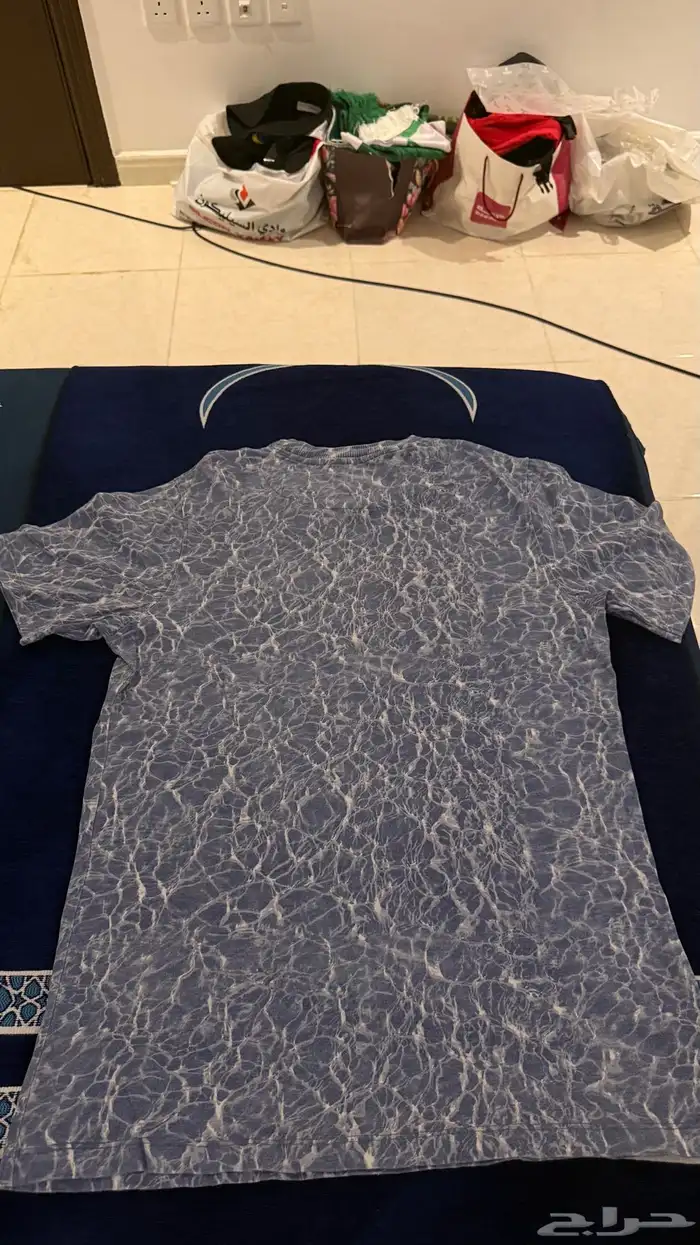 تيشيرت ملون مستعمل مقاس M 1
