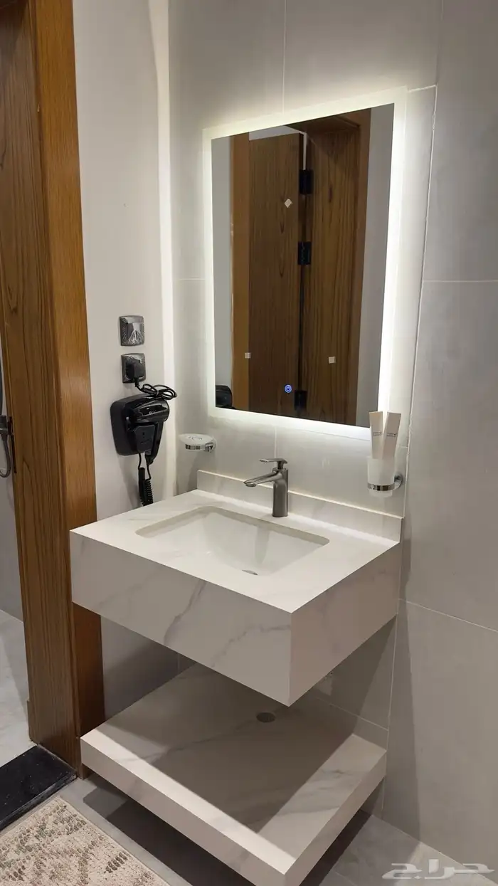 أستديو فندقي فاخر بجلسة جانبية للإيجار اليومي والأسبوعي 18