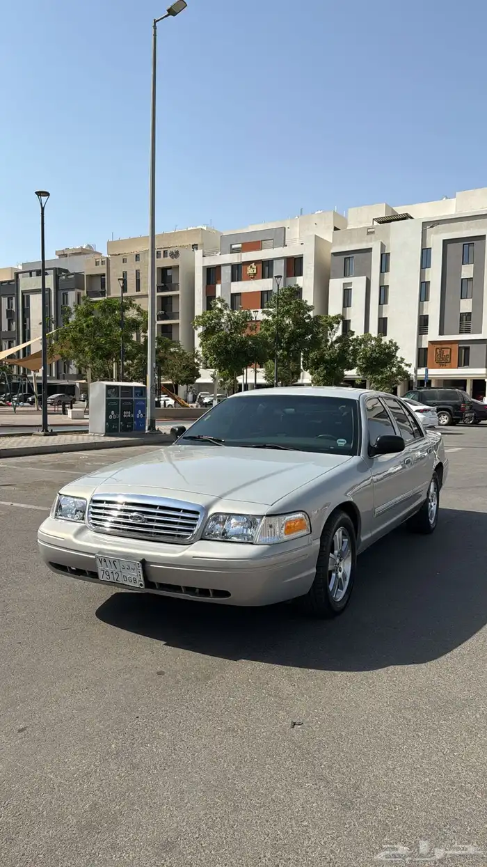 فورد فكتوريا 2011 في قمة النظافة 3