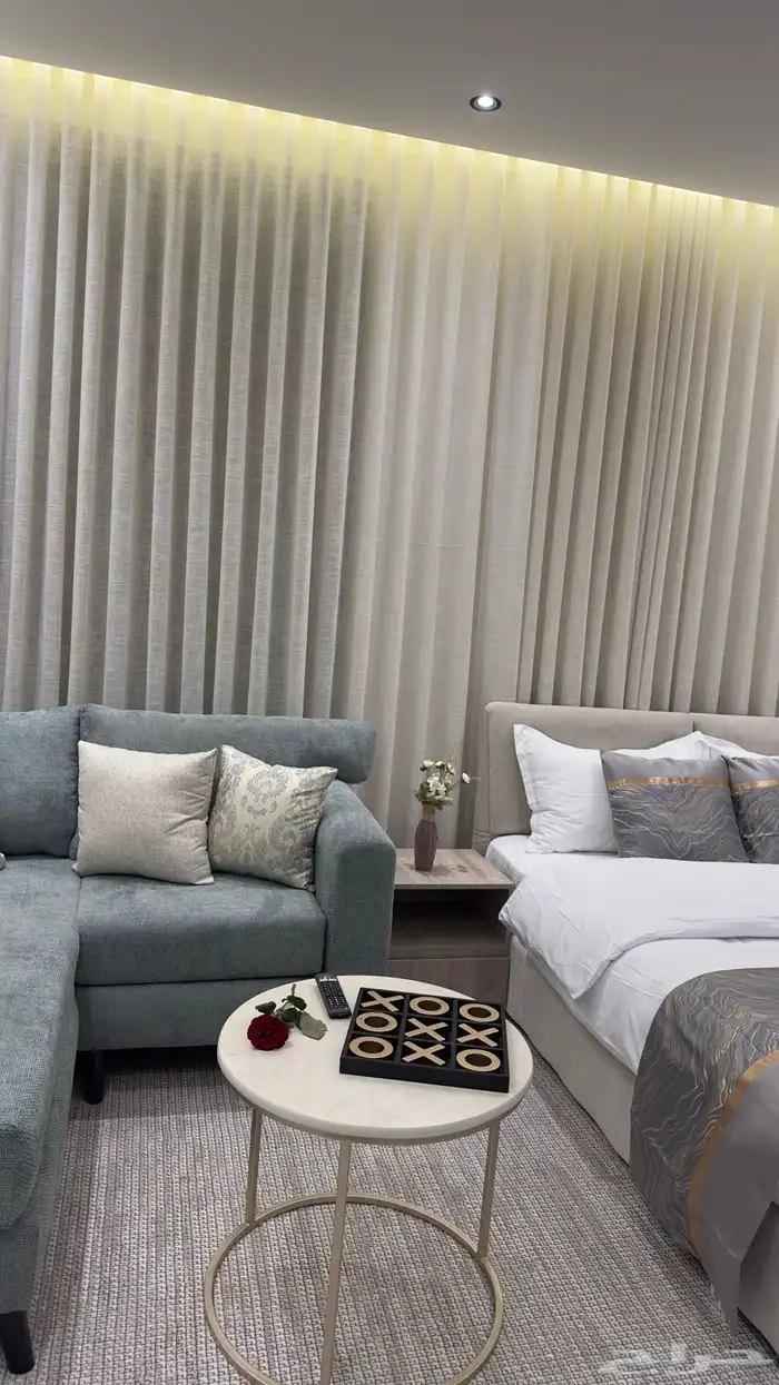 أستديو فندقي فاخر بجلسة جانبية للإيجار اليومي والأسبوعي 4