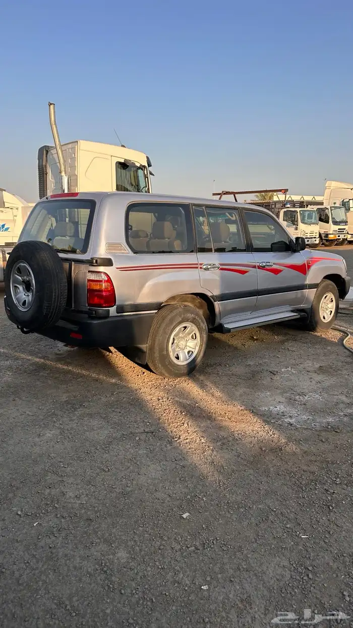لاندكروزر 99 مكيفين وثلاجه 1