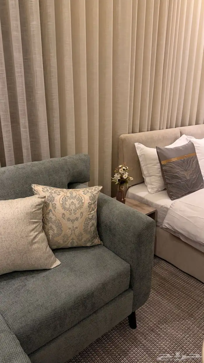 أستديو فندقي فاخر بجلسة جانبية للإيجار اليومي والأسبوعي 2