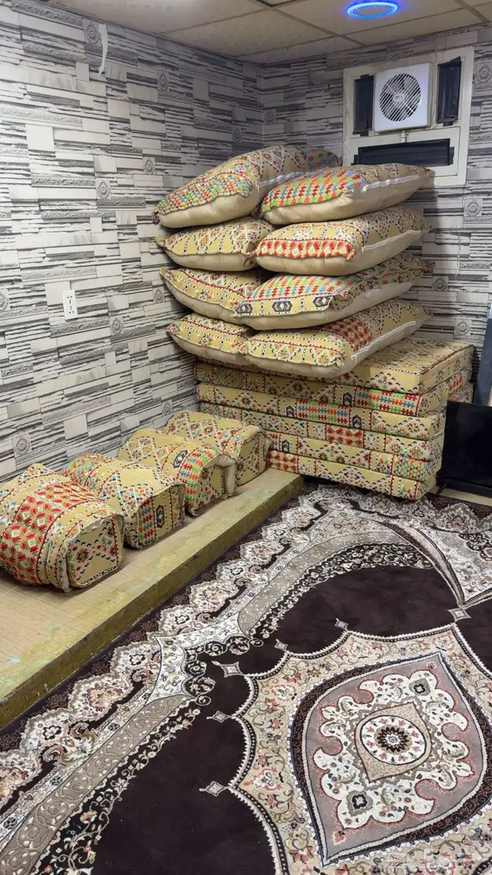 للبيع جلسة عربية فخمة مع زولية السعر 400 قابل للتفاوض 6