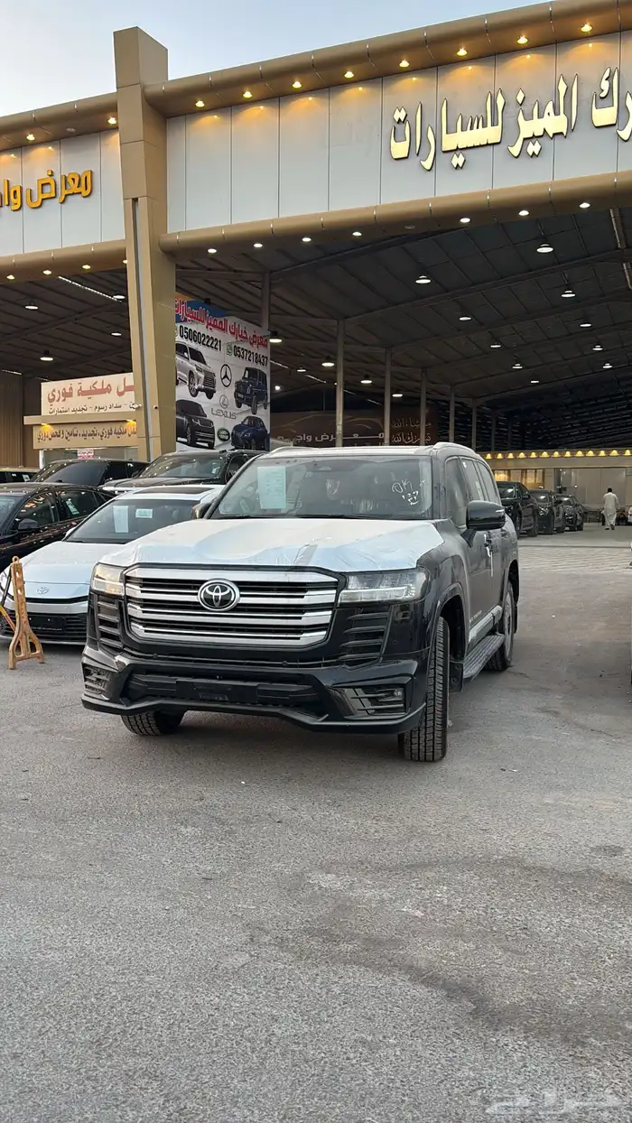 تويوتا لاندكروزر 2025 L5 اسود  ابيض 8