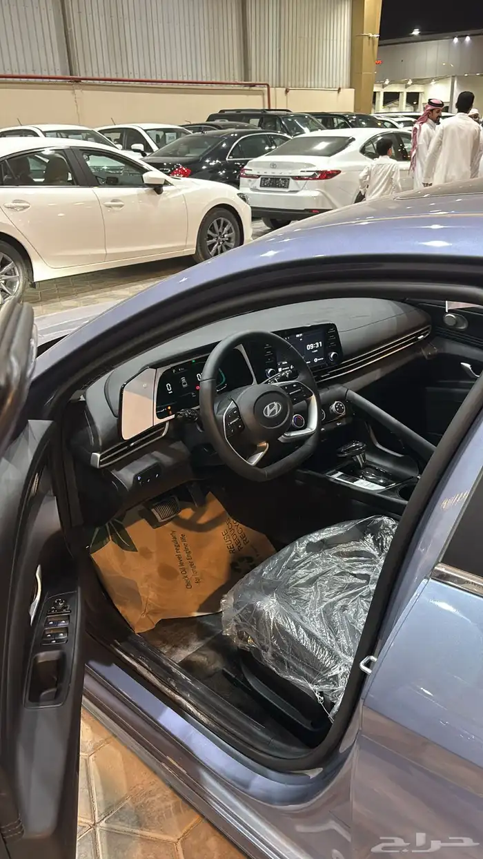 هيونداي انترا كمفورت 2025 ابيض   بحري 8