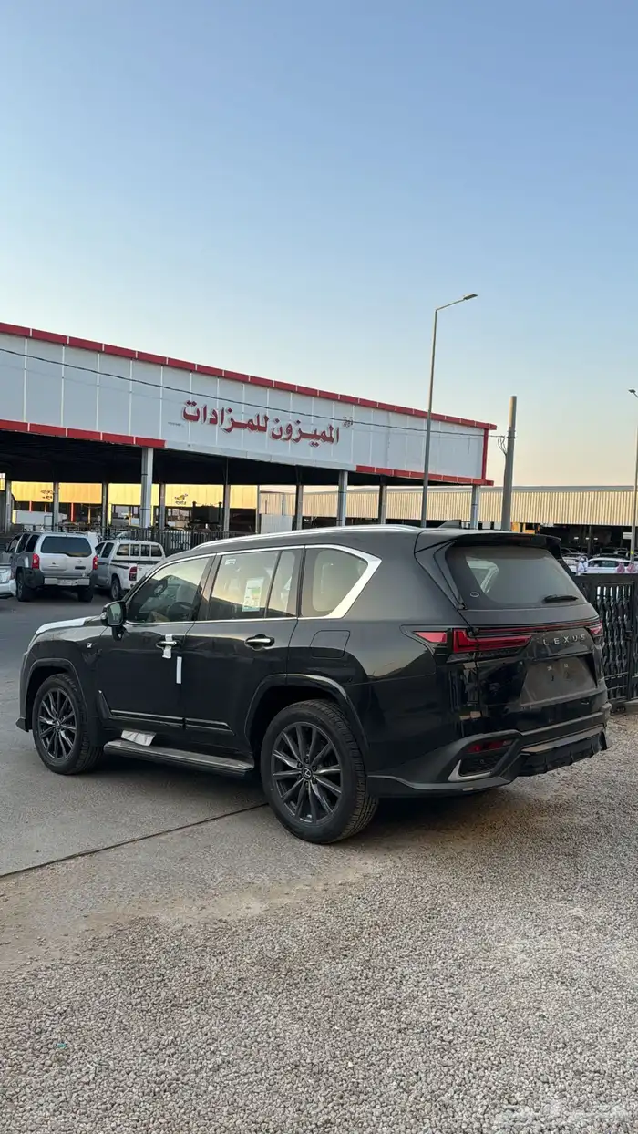لكزس 2025 بنزين LX600 فل كامل سبورت سعودي جديد اللون اسود 8
