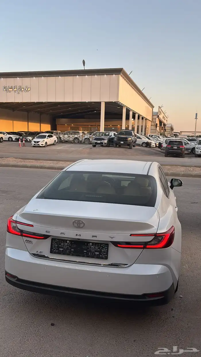 تويوتا كامري Le 2025 3