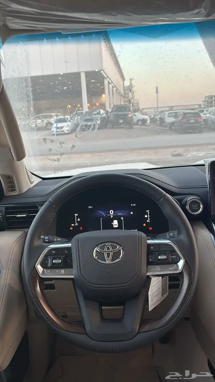 تويوتا لاندكروزر 2025 L5 اسود  ابيض 11