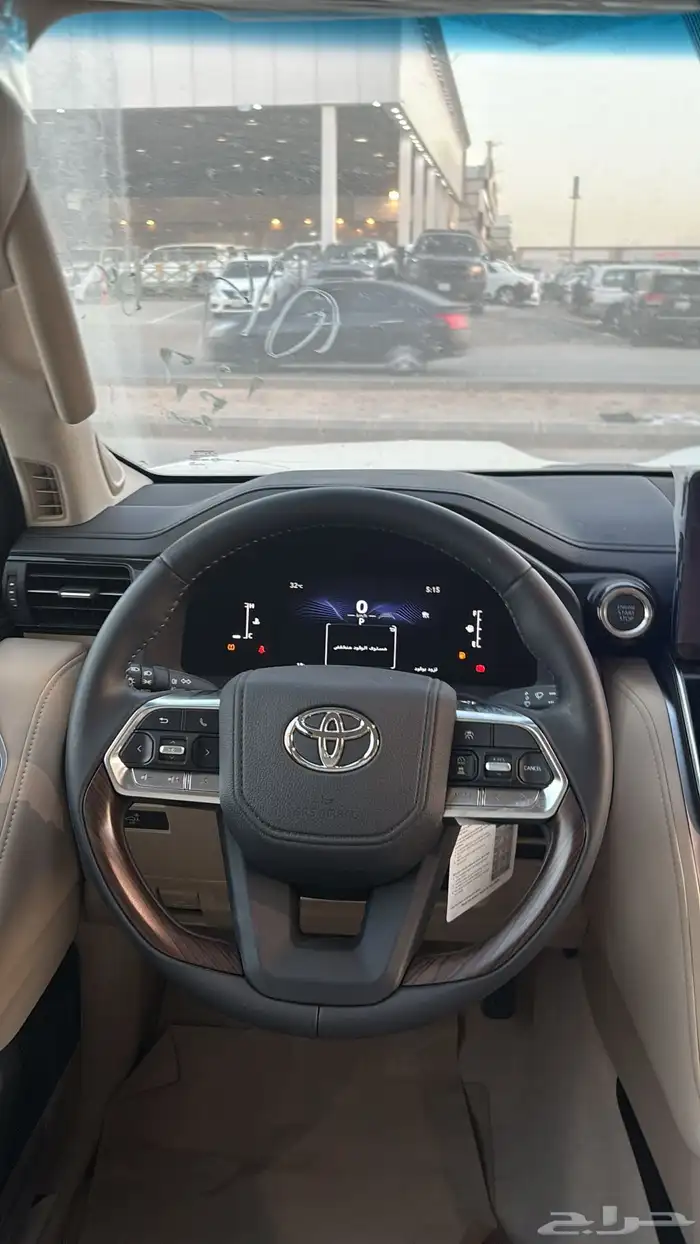 تويوتا لاندكروزر 2025 L5 اسود  ابيض 12