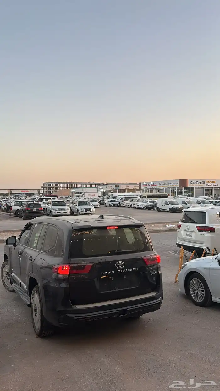 تويوتا لاندكروزر 2025 L5 اسود  ابيض 16